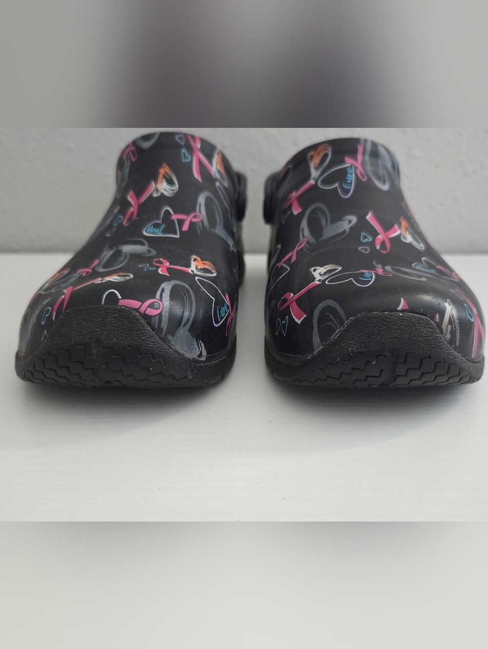 Size 7 Slip Resistant Clogs - Picture 5 of 11